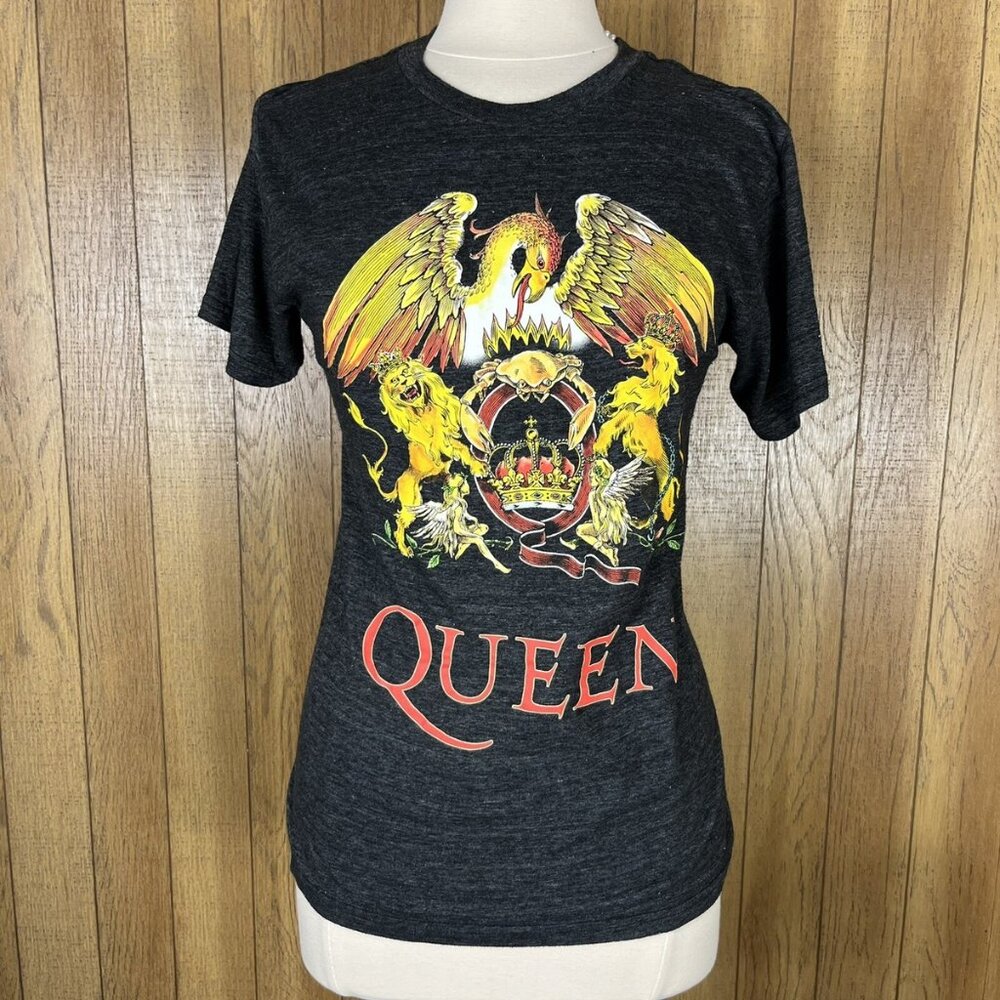 Vintage-Inspired Queen Crest Graphic Band Tee